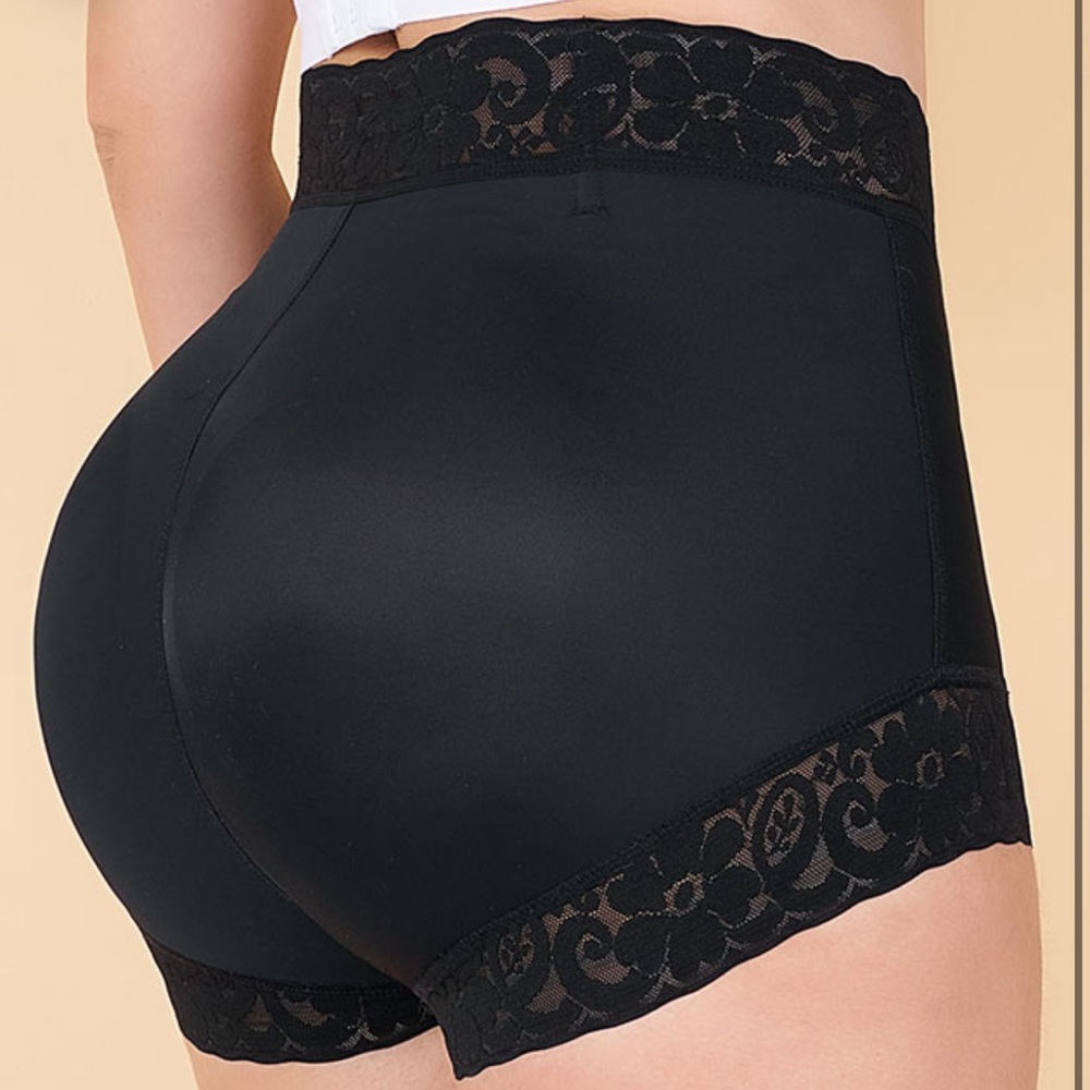 ISSI Elegant Black High Waist Shorts with Lace TISSINI
